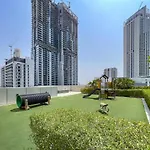 Stylish 2-Bed Oasis With Pool In Peaceful Creek Harbour